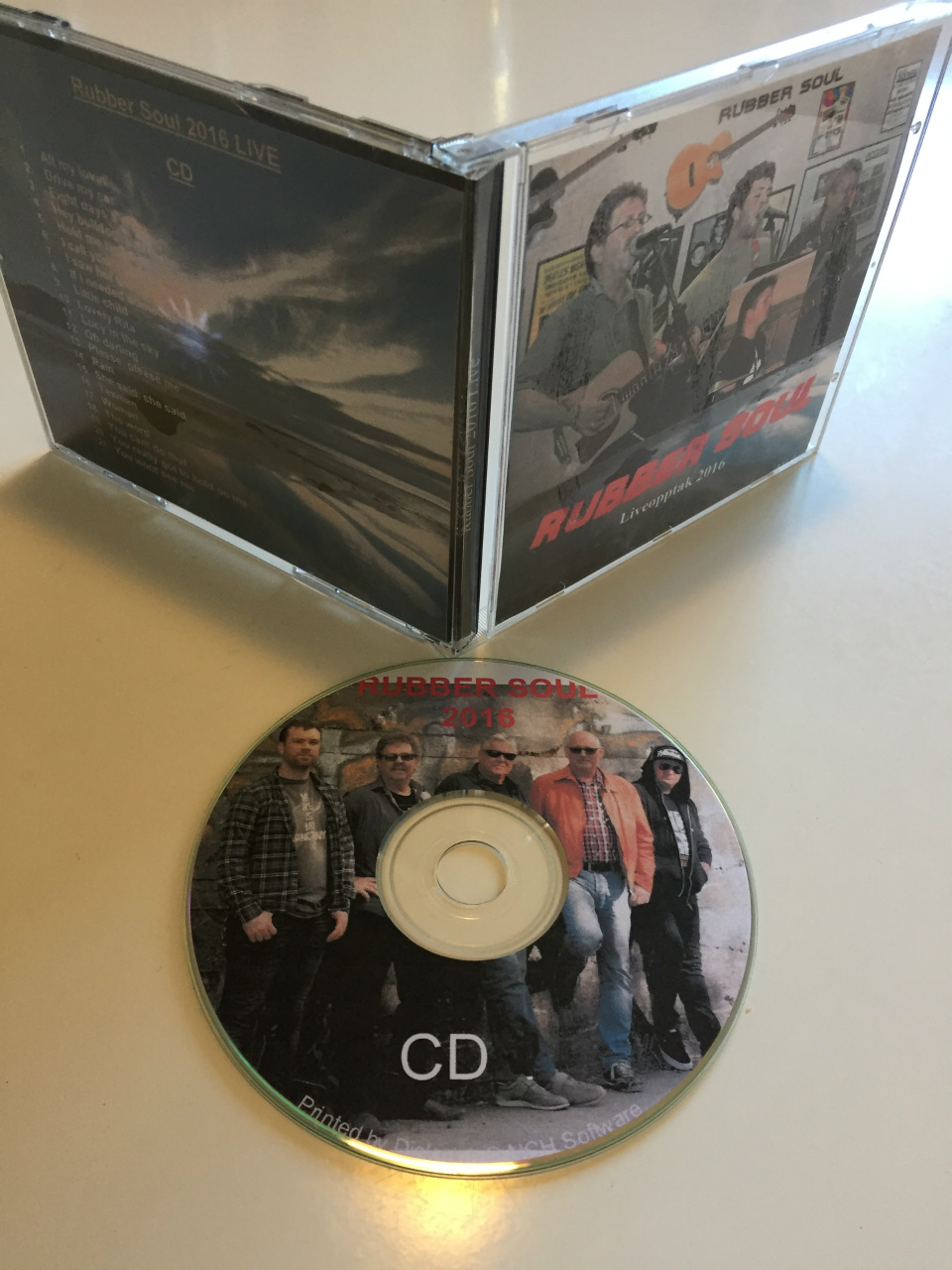 Her er en CD fra vårt Beatlesrepertoar.
21 låter fra en livekonsert i 2016.
Pris kr 100,-